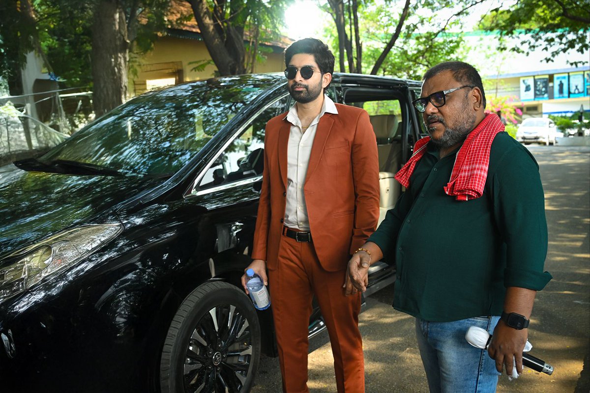 BA Raju's Team (@baraju_superhit) on Twitter photo Blockbuster Director <a href="/TrinadharaoNak1/">Trinadharao Nakkina</a> 💥 joins hands with the Versatile Young Hero <a href="/idhavish/">Havish</a> for a FAMILY Entertainer! 🔥
Production No.6 from <a href="/HarniksIndiaLLP/">Harniks India LLP</a>, Produced by #NikhilaKoneru 💰
#HavishXTrinadhaRao 💥
First Schedule Wrapped ✅
Title Glimpse drops June 19th! 🤩 Blockbuster Director <a href="/TrinadharaoNak1/">Trinadharao Nakkina</a> 💥 joins hands with the Versatile Young Hero <a href="/idhavish/">Havish</a> for a FAMILY Entertainer! 🔥
Production No.6 from <a href="/HarniksIndiaLLP/">Harniks India LLP</a>, Produced by #NikhilaKoneru 💰
#HavishXTrinadhaRao 💥
First Schedule Wrapped ✅
Title Glimpse drops June 19th! 🤩