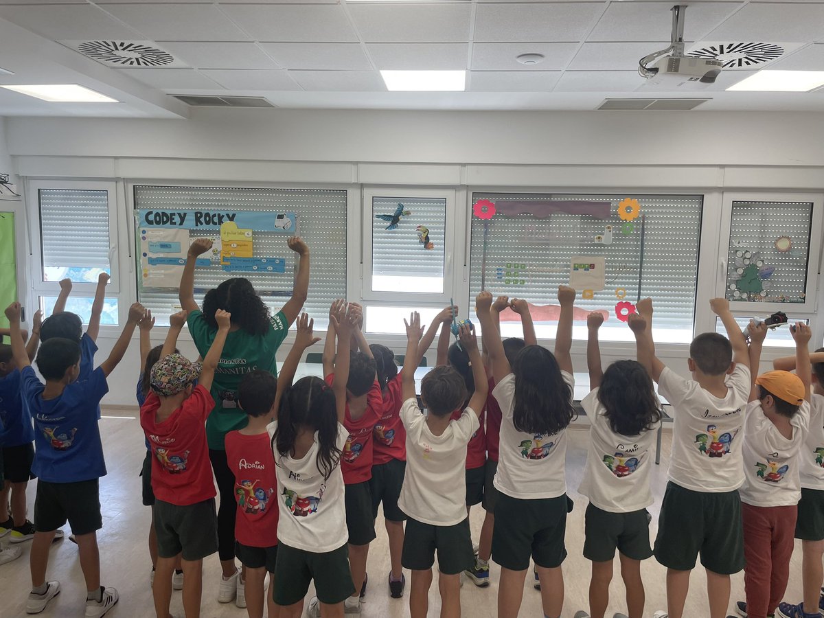 Patricia_HBST's tweet photo. Somos blanc@s, somos verdes, somos roj@s, azules y amarill@s. Somos tod@s Diferentes…¡Y estamos muy uniD@s! #Year1 #1D #Olimpianitas #atopeDepower @HBSTORREJON https://t.co/14lRWaByTf