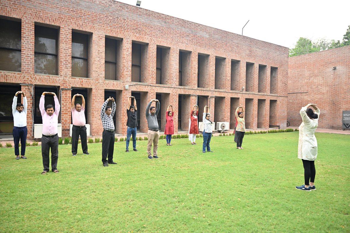 IIMAhmedabad's tweet photo. In the lead-up to #InternationalDayOfYoga2025, IIMA staff members observed short Y-Breaks (Yoga-Breaks). These quick #yoga sessions, organised by the Sports and Recreation Activities Committee, provided a refreshing pause to the staff members.
#IIMA #YBreaks #IDY2025 https://t.co/ifZQPeOUS3