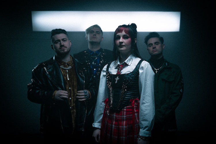 As Everything Unfolds have returned with their empowering new single ‘Set In Flow’.

rocksound.tv/news/as-everyt…