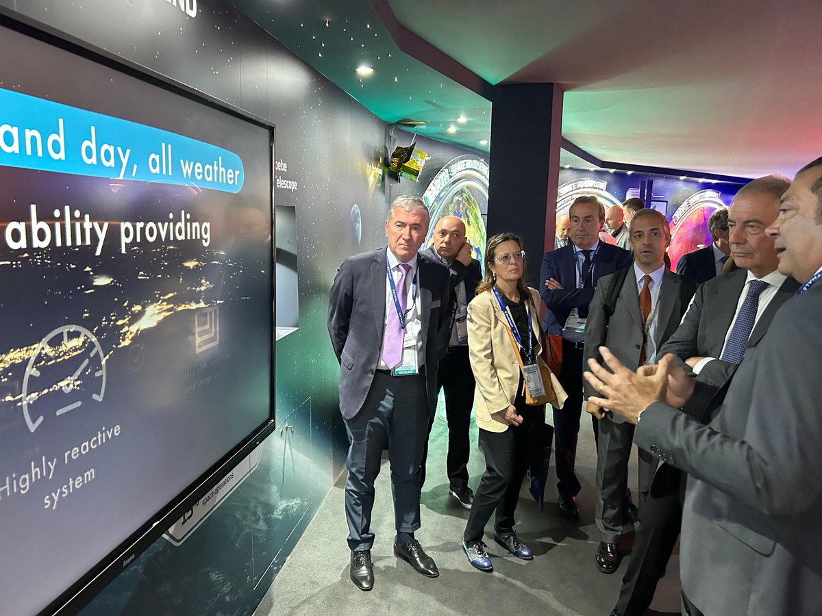 Il ministro <a href="/adolfo_urso/">Adolfo Urso</a> ha incontrato al Salone Aeronautico di #LeBourget il vice presidente di #Thales, Pascale Sourisse, il vice presidente di Thales Europa, Marc Darmon, e il CEO di Thales Italia, Donato Amoroso. Focus sui progetti e sugli interventi dell'azienda in Italia.