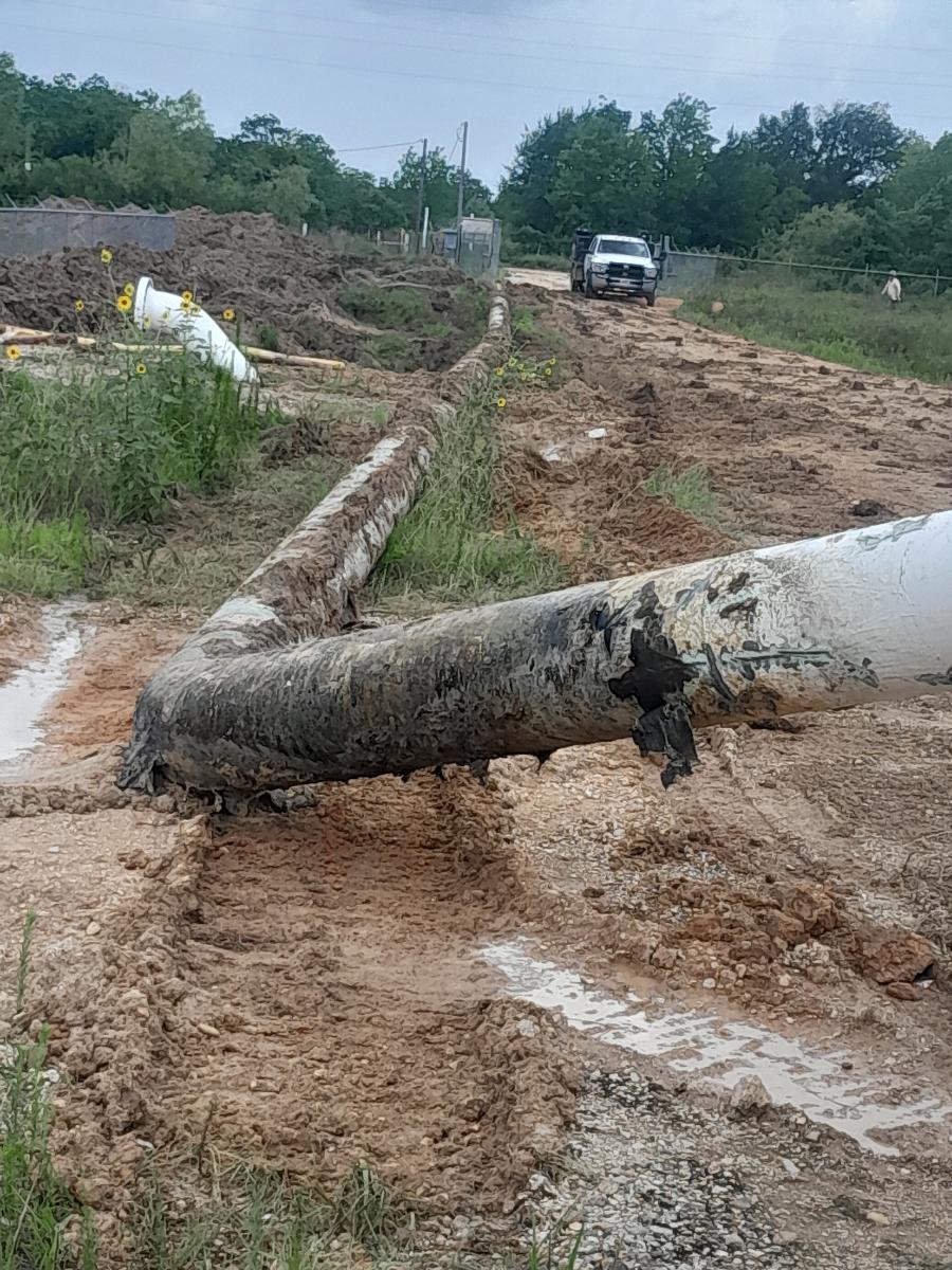 QRecycling_'s tweet photo. 🛠️ QRCS is actively removing abandoned oil pipelines and demoing old facilities in Katy, TX.
Making way for cleaner, safer land use—one pipe at a time. 💥
#PipelineRemoval #KatyTX #Demolition #QRCS #EnvironmentalRemediation https://t.co/DkXds2BhGz