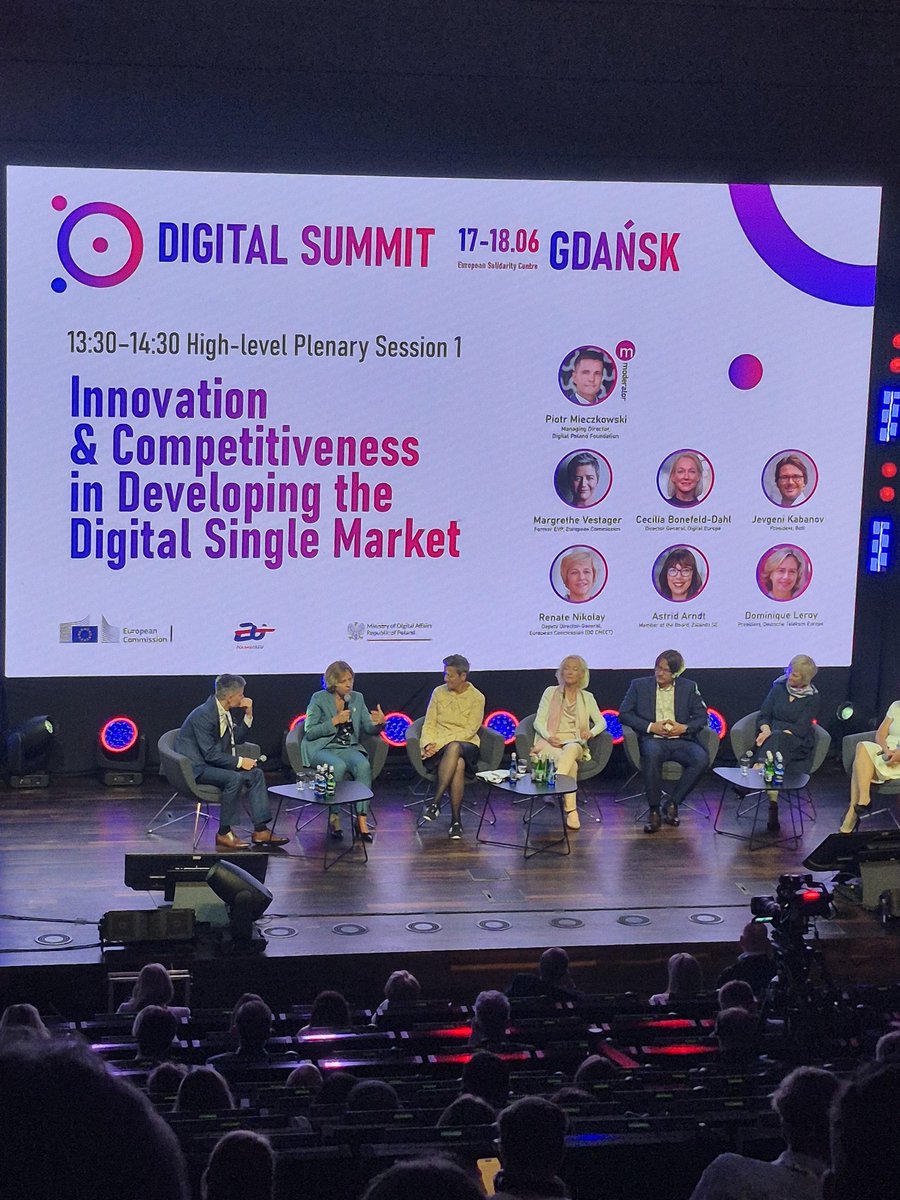 My ex-boss and my current boss on the same floor - A nice treat at @POLAND25EU's #Gdansk Digital Summit