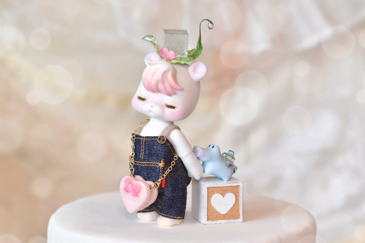 暑い日のお守りひえひえ氷✨🧊.*･
an.さんの可愛いアイテムとリルちゃんの可愛いデニムサロペットと相性バッチリでお写真撮るの楽しい🥰💕

 #kumukuku  #monchouchou