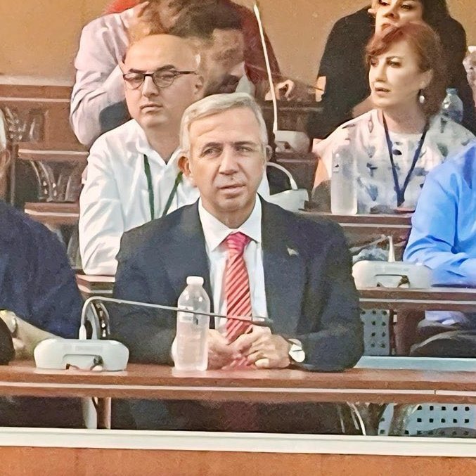 “okuyucular üzülmesin, 
çünkü bozkurtlar dirilecektir.”