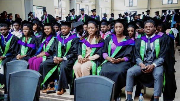 GRADUADOS EN MEDICINA Y ENFERMERÍA EN MALAWI 

Estamos muy contentos de contaros que este año de nuevo se han celebrado las #graduaciones en #Medicina y #Enfermería  en la #Universidad de Malawi.

Algunos de estos estudiantes forman parte de nuestro #programadebecas 👏🏽👇🏼