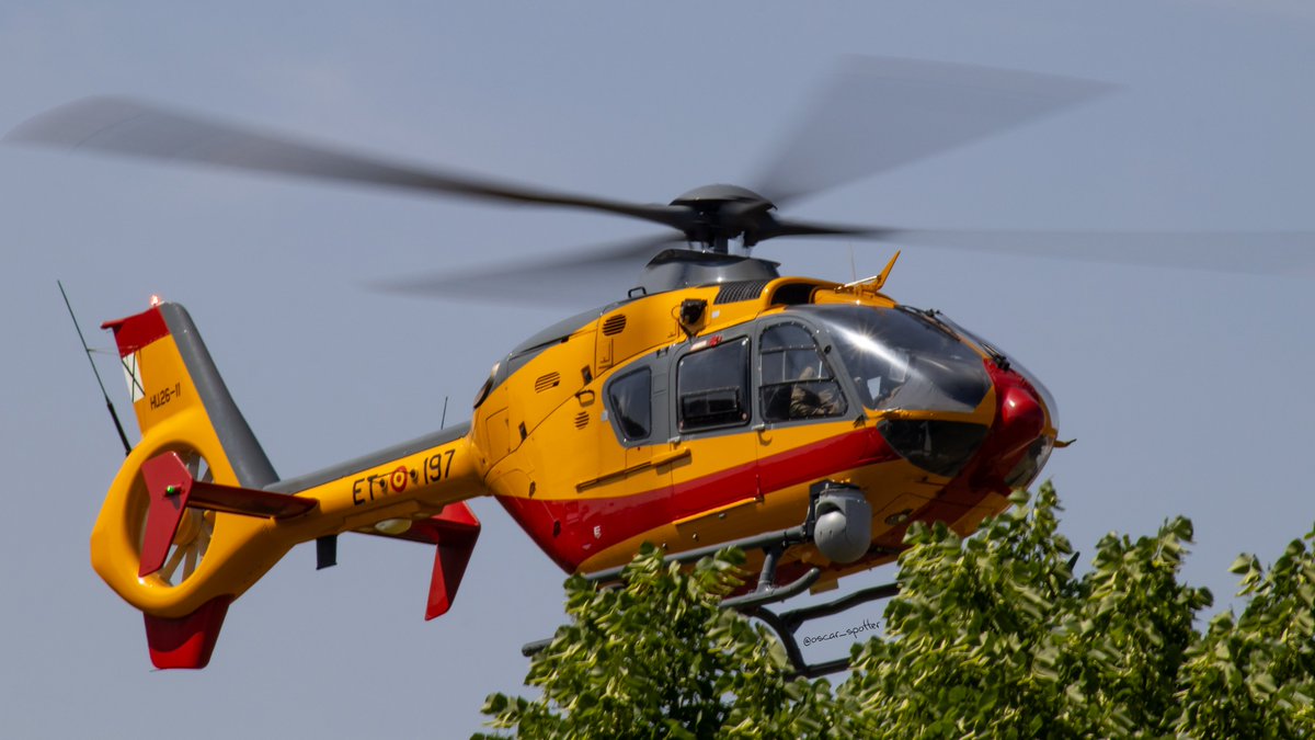 TOTEM97 realizando pasada por la Catedral de Burgos, como despedida tras el Día de las Fuerzas Armadas 2025.
Gracias a toda la tripulación por la cercanía y el buen trato recibido, ¡os esperamos para la próxima 🙌🏽🫡 !

EC-135 perteneciente al BHELEME II (HU.26-11 / ET-197)