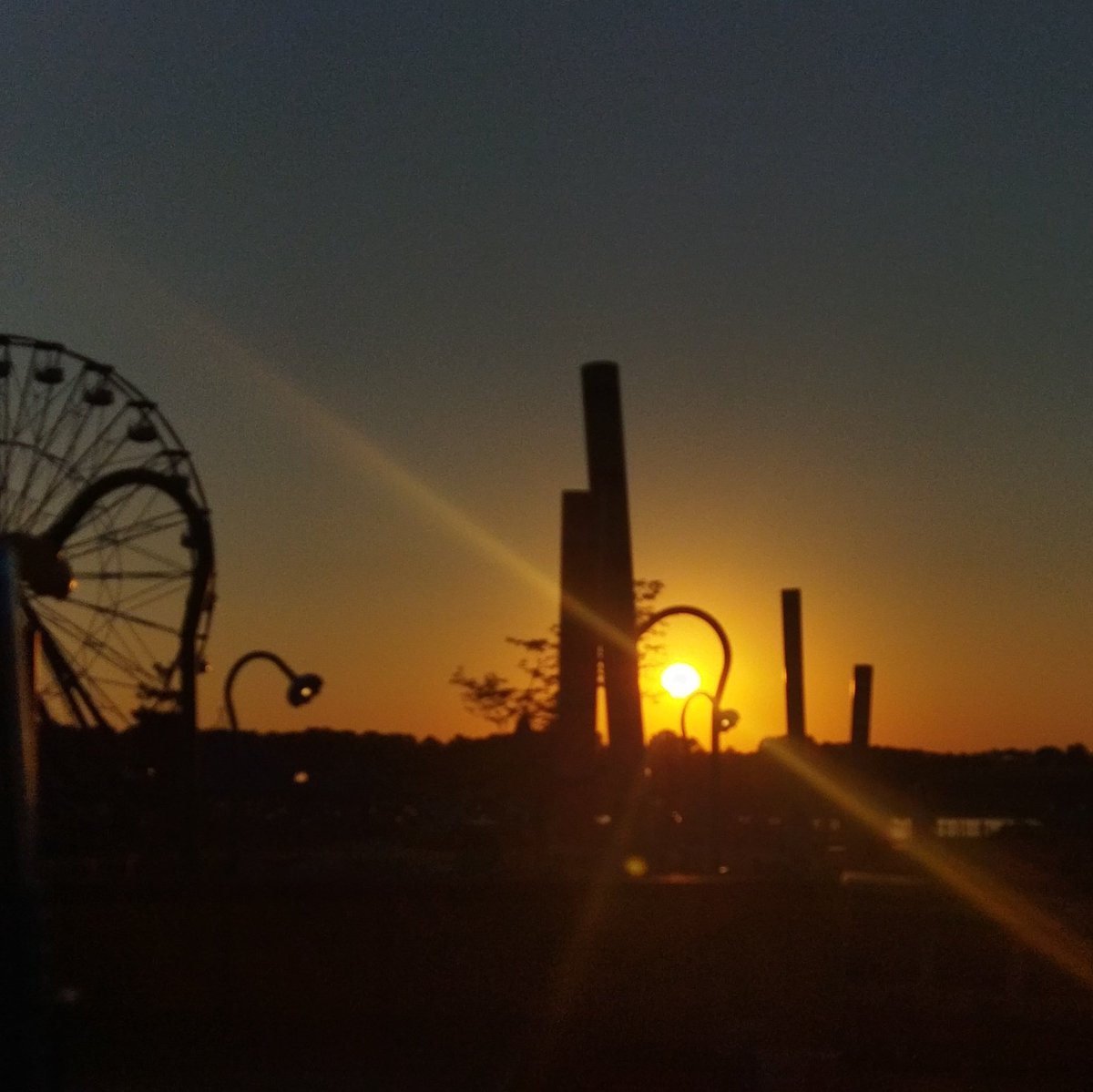 — “binati ko ang kahel na langit” | heesun one shot au

ang bilangin at maging kabilang ng kahel na langit—naranasan na ni heesëung ang parehas na pangyayari.