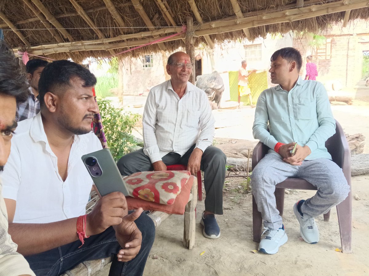 कर्नलगंज विधानसभा क्षेत्र के ग्राम पंचायत बरतरा में पं.अरुण कुमार तिवारी जी के पुत्रवधू के असामयिक निधन की जानकारी प्राप्त हुई तो बड़े भाई श्री त्रिलोकी सिंह जी ने वहां पहुंचकर शोक संतप्त परिजनों से मुलाकात कर संवेदना व्यक्त की और ढांढ़स बंधाया। 
भगवान आत्मा को शान्ति दें । 🚩😥