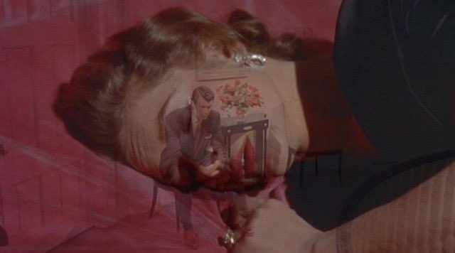 titleposting's tweet photo. type of shots that make you love films https://t.co/UP9ZKqEKBk