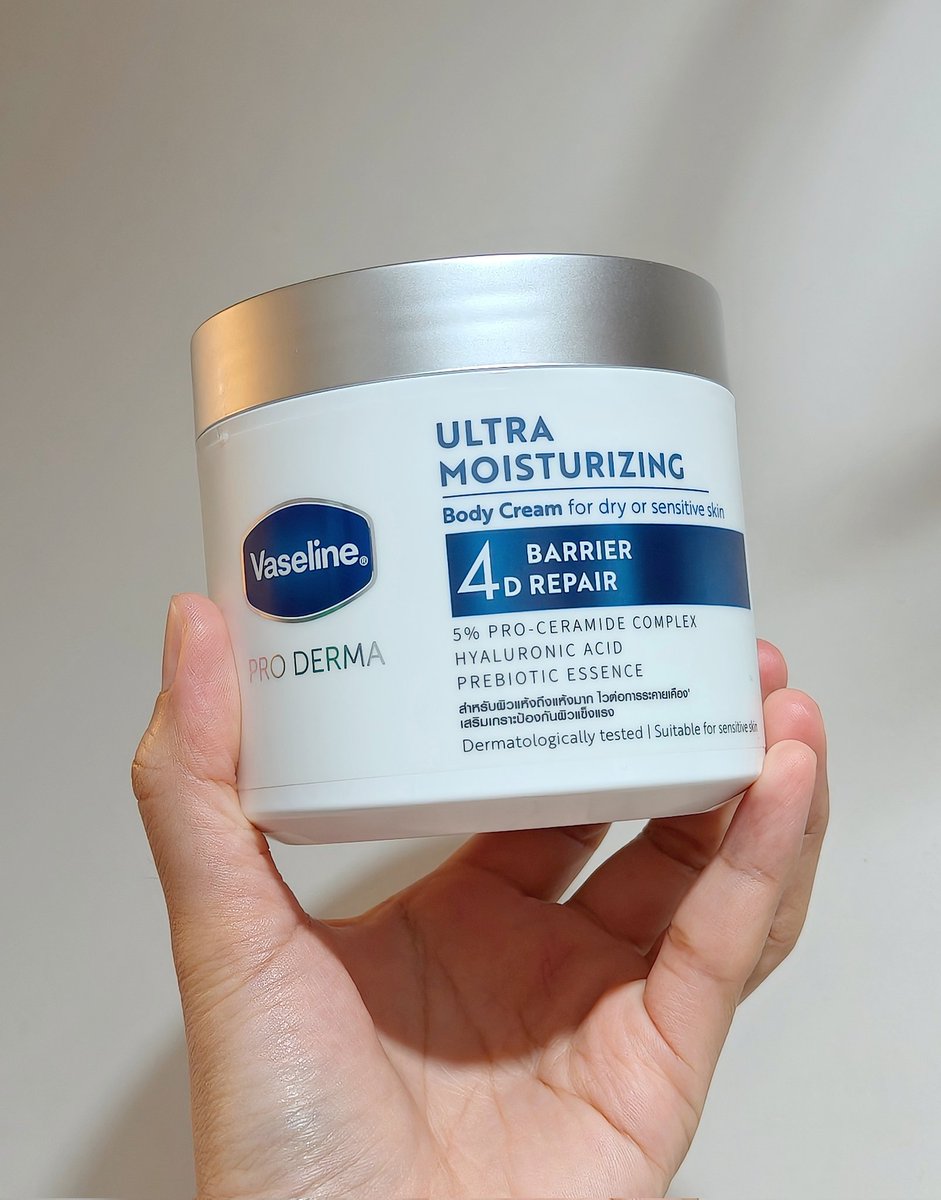 พส.จีน ก็ขยันเอาของมาป้ายยา ล่าสุดตัวนี้แมสมากที่ฝั่งจีน วาสลีนครีมเนื้อหิมะ ที่ทำมาแก้ปัญหาผิวแห้ง แตก แสบคันดีมาก ชุ่มชื้นนานถึง 72 ชม. เลยแต่ไม่เหนียว โคตรเหมาะกับอากาศบ้านเรา  เชื่อพส.จีนไม่ผิดหวัง! เนื้อดีมากกกกก ยอม 

#ครีมเนื้อหิมะ #VaselineThailand