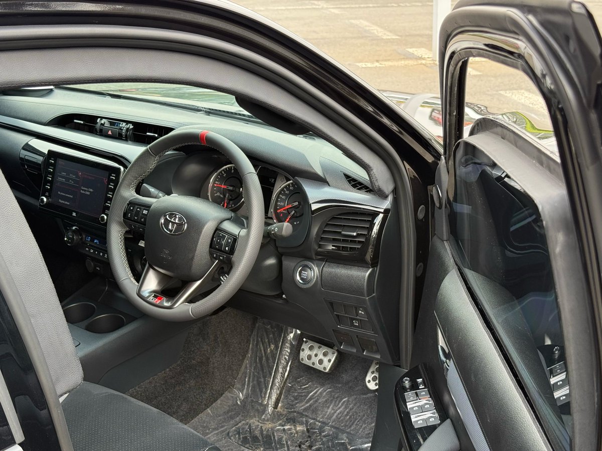 ArmouredM's tweet photo. NOW AVAILABLE | TOYOTA HILUX B6 ARMOURED
2025 Toyota Hilux, built by Armoured Mobility, is available immediately.

Visit us in Johannesburg, Durban, or Cape Town
https://t.co/dmWjoAy0iC

#ArmouredMobility #ToyotaHiluxB6 #BulletproofVehicle #NowAvailable #B6Armour https://t.co/UX1mUqvyZT