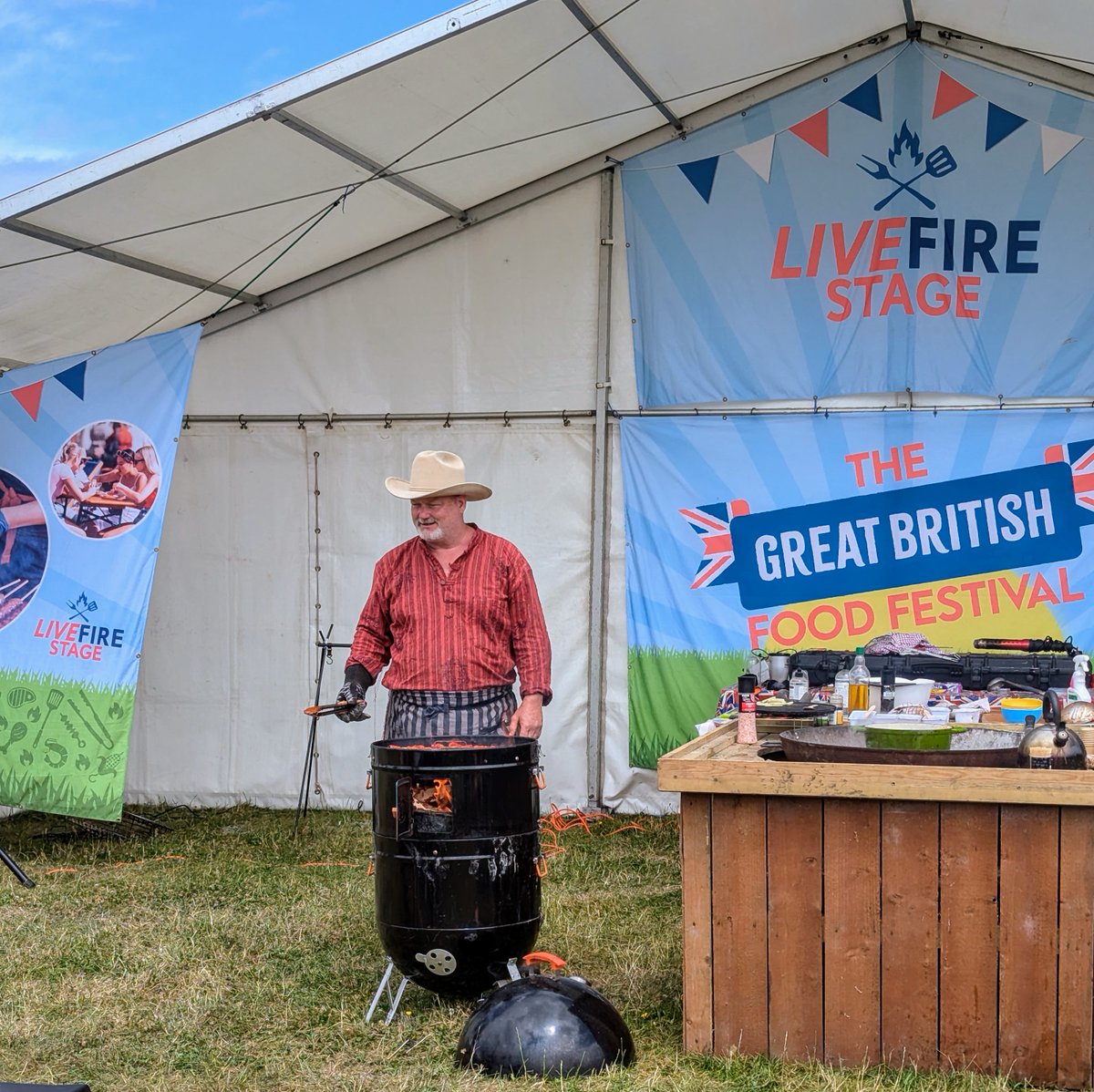 WokinghamBC's tweet photo. Food lovers and drink connoisseurs, get ready as @GBfoodfestival is returning THIS WEEKEND to Dinton Pastures 📢

If you’ve got your tickets, you can expect:

✅Local and regional artisan produce
✅Food stalls
✅Top chefs cooking live
✅Gift stalls
✅Foraging walks
✅Live music https://t.co/DmTU4In7XI