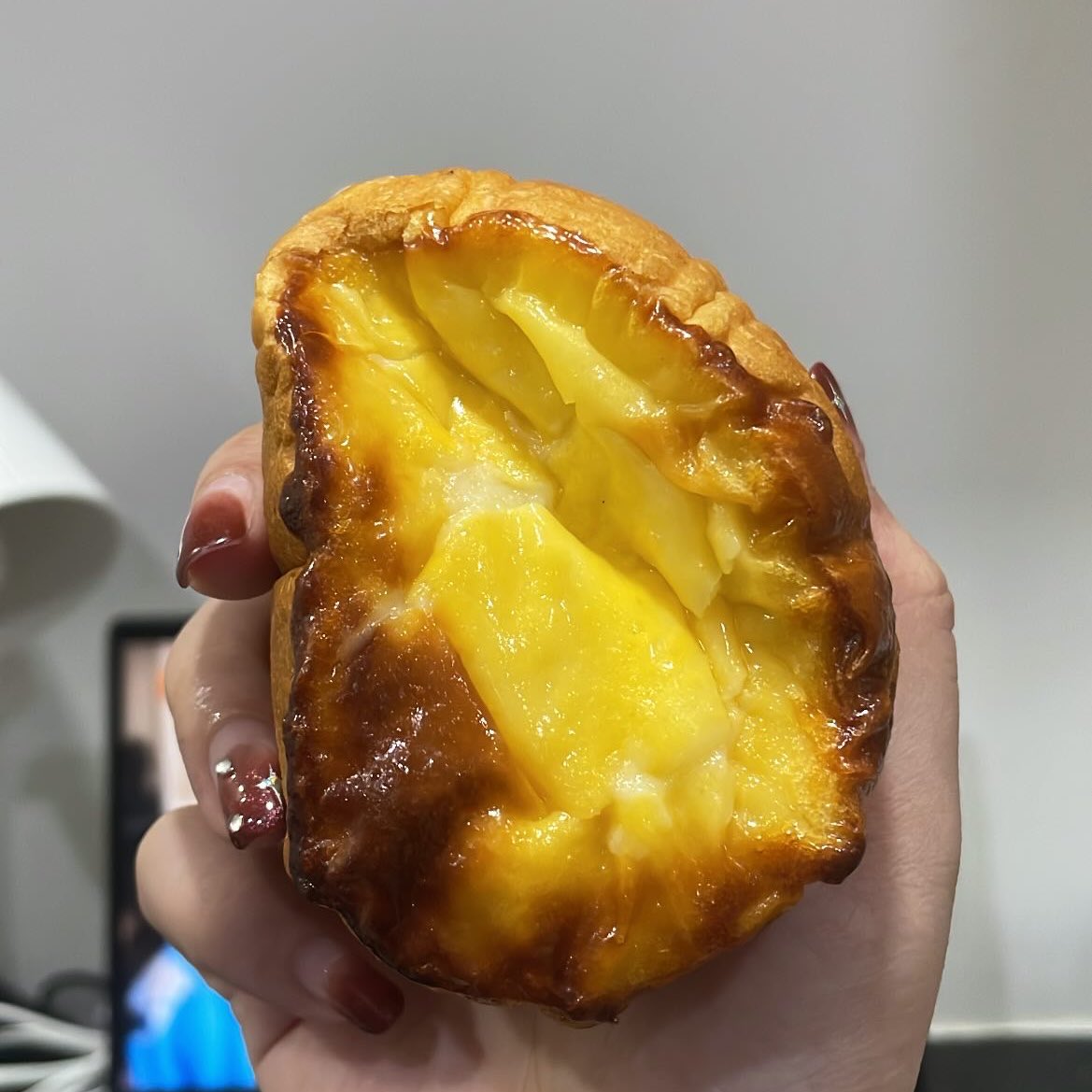 เมนูปังชีสลาวา ของ yamazaki อร่อยแสงออกปากมากทุกคน 😭✨✨ ชิ้นละ 45 บาทเองคับ อยากให้ได้ลองง 😭🤘🏻