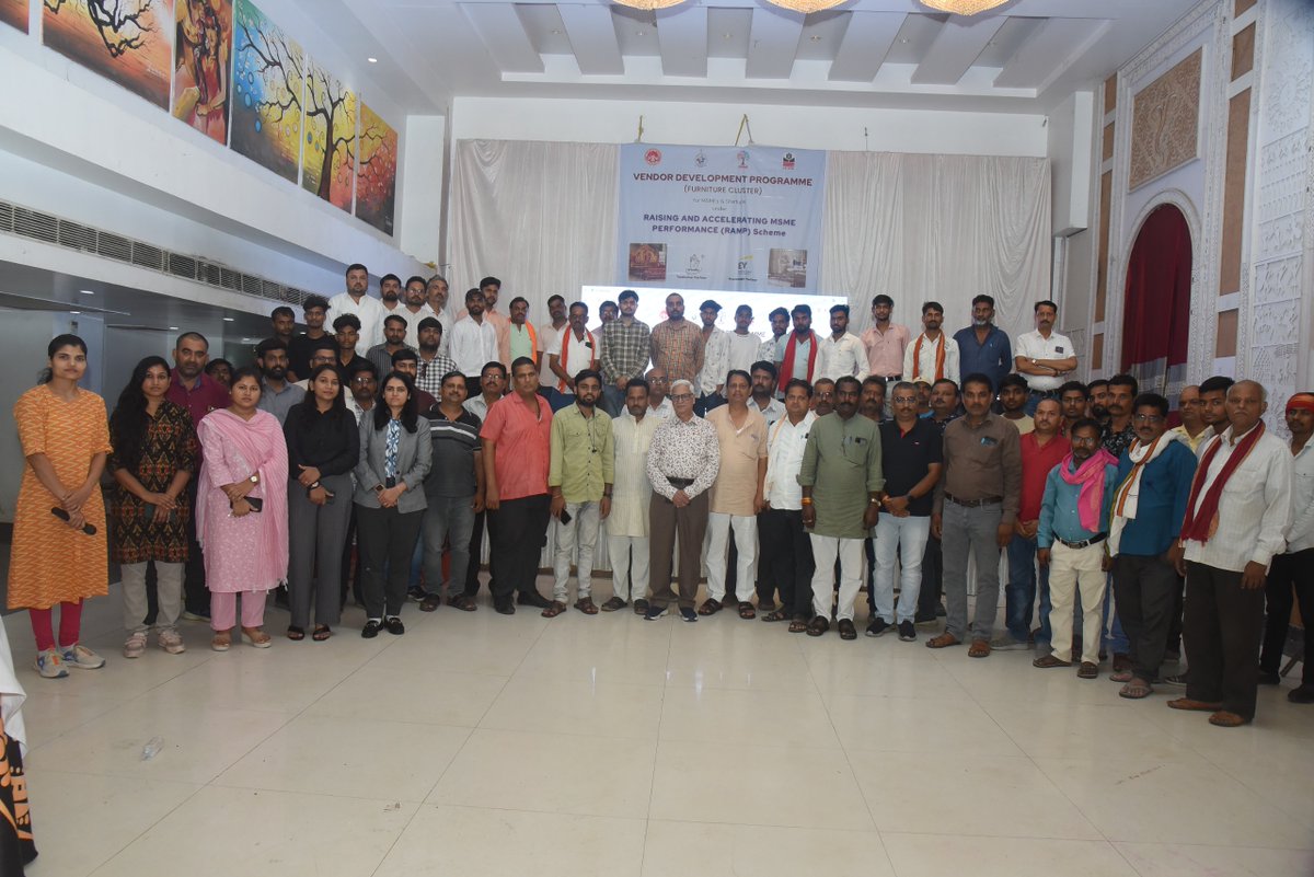 minmpmsme's tweet image. Day 2 of the Vendor Development Program (Furniture Sector) for MSMEs was successfully held in Chhatarpur under the #RAMP Scheme. #MoMSME #RAMPMP 

#MSMEDevelopment #GoMP #FurnitureSector