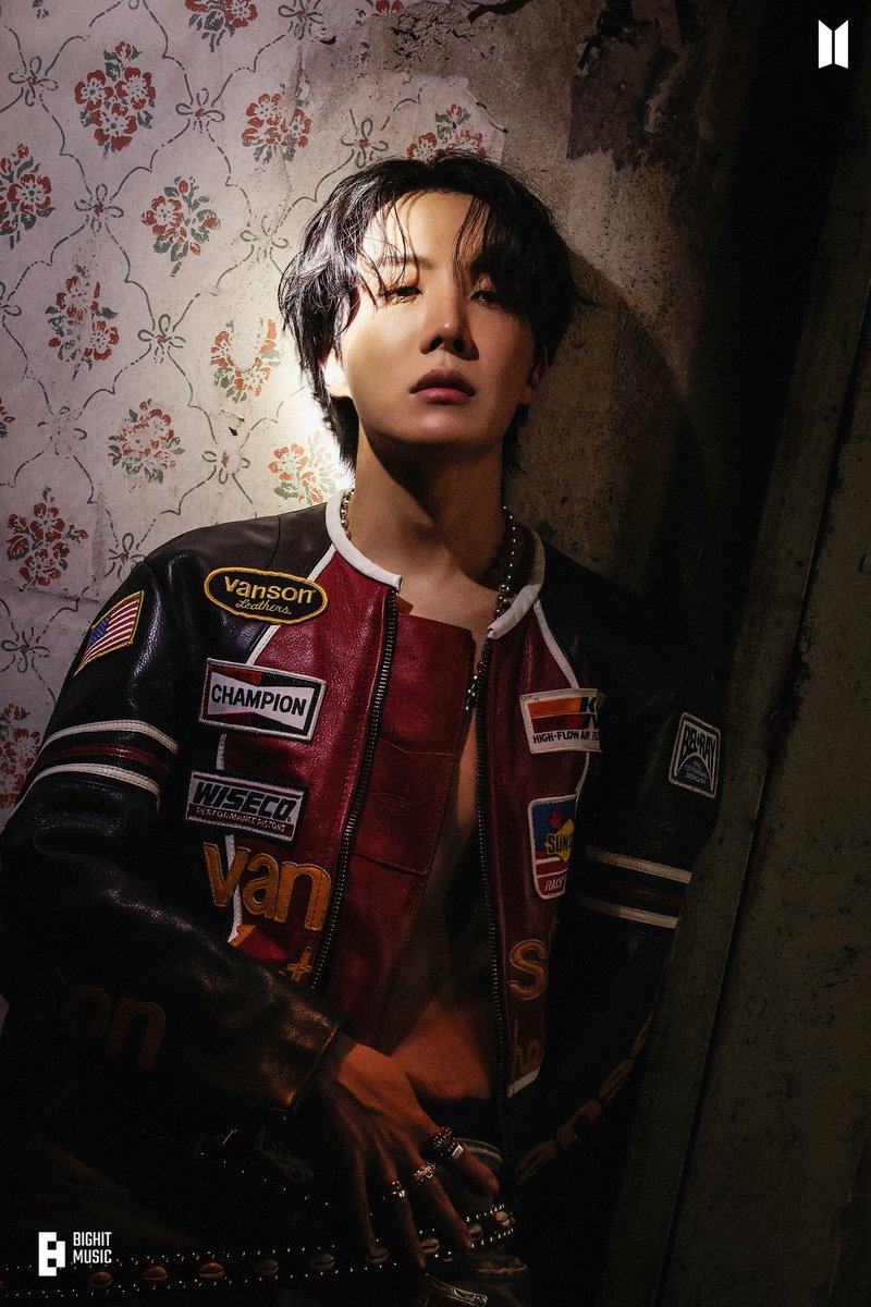 RiseOnBangtanAr's tweet photo. @bts_bighit 📸 >> Actualización de BTS.

#JHOPE “Charm of HOPE” Concept Film &amp; “Killin' It Girl” Concept Foto Sketch

📎 https://t.co/rXn4D7wjrq

#jhope #CharmOfHOPE #jhope_KillinItGirl #BTS #방탄소년단 @BTS_twt @bts_bighit https://t.co/5oWmMH5ahC