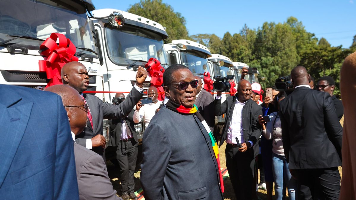 Today I handed over tipper trucks and front-end loaders under the Presidential Youth Fund — the second batch of equipment now supporting Harare, Mashonaland West, and Mashonaland Central. We remain committed to youth empowerment and inclusive development.
#YouthEmpowerment