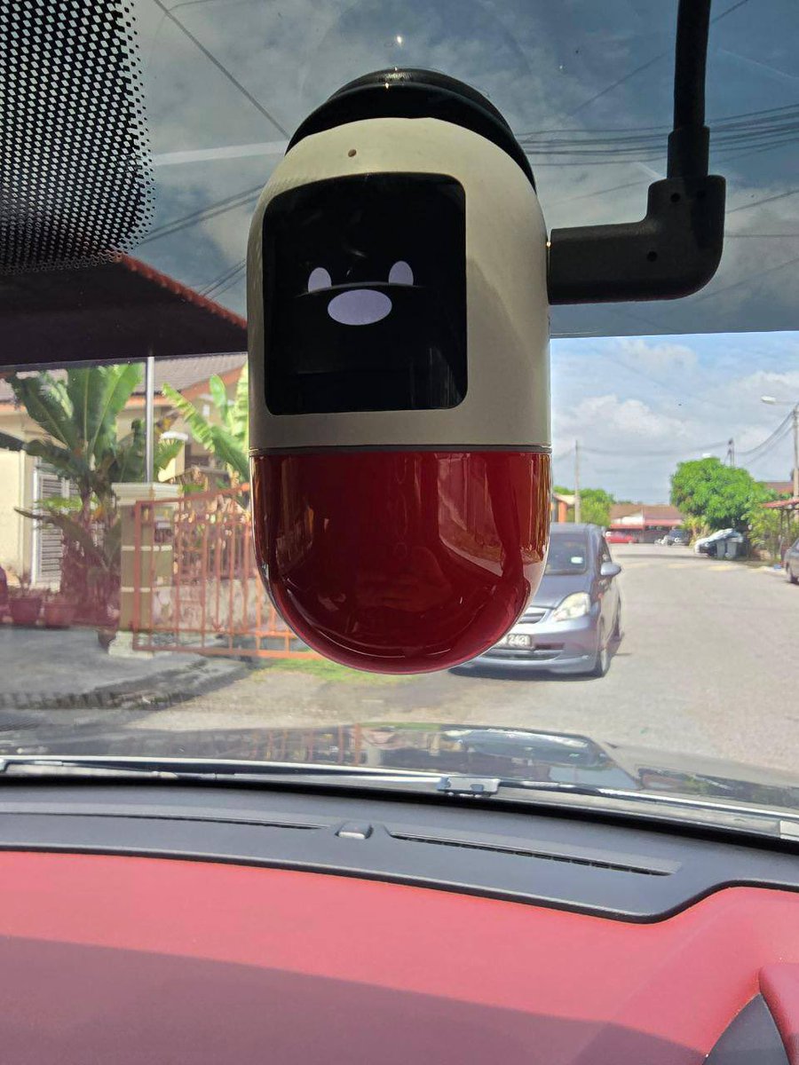 zulazri03's tweet photo. Salah satu investment yg paling berbaloi aku beli tahun 2025, dashcam Omni ni. Best gila weh sebab boleh record 360° 🙂‍↔️

Atas bawah, kiri kanan semua rekorded takde 1 sudut terkecuali. Vid kat bawah 👇🏼 https://t.co/oTMZwfEdWt