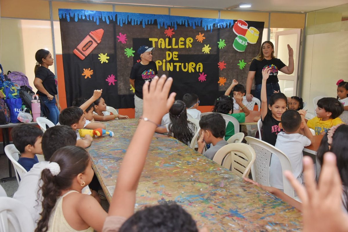 GobdelCesar's tweet photo. Las #Bibliovacaciones ya están en marcha, en la Biblioteca Rafael Carrillo Luquez.

Niños y niñas disfrutan de talleres como pequeños actores, exploradores, cocineritos, pintores y danza. 💃🎨🍳

Un espacio para aprender, crear y vivir nuevas aventuras, con el Gobierno del Cesar. https://t.co/r9gN3vDZKq