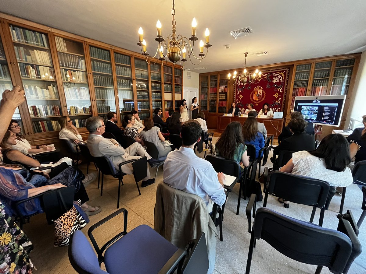 La Secretaria de E. <a href="/SSumelzo/">Susana Sumelzo Jordán</a> y la Subsecretaria de Chile <a href="/gdelafue/">Gloria de la Fuente</a> inauguran Seminario sobre #PoliticaExteriorFeminista, coorganizado por la <a href="/AcadeAB/">Academia Diplomática de Chile</a> 🇨🇱y la <a href="/esc_espana/">Escuela Diplomática</a> 🇪🇸