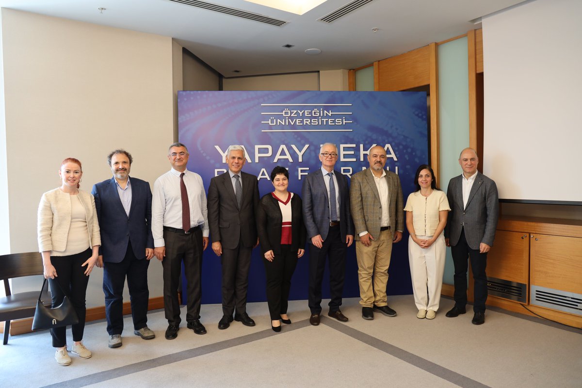 Yapay zekânın ülkemizdeki geleceğine yön vermeyi hedefleyerek Türkiye’de bir ilke imza attık; kamu, özel sektör ve akademiyi aynı çatı altında buluşturan “Özyeğin Üniversitesi Yapay Zekâ Platformu”nu hayata geçirdik.
 
Platform; Anadolu Grubu, Credit Europe Bank, FİBA, FİBA
