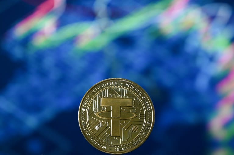 🪙Les US veulent surfer sur la vague #stablecoins, avec un texte voté mardi au Sénat: mais qu'est-ce qui explique le boom de ces #cryptos "stables", dont le volume de transactions a même dépassé celui de Visa et Mastercard en 2024?
u.afp.com/SN2S