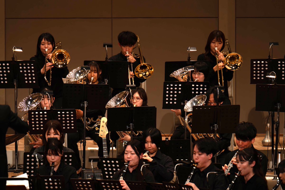 【ふりかえり①】

まずはAct1、フラッシング・ウインズのキラキラ吹奏楽✨から始まり課題曲IVで宇宙空間🌕を漂い、秘儀IVでは悪魔たちの行進👹👻👺🦹‍♂️を。
とそれぞれ表情の違う3曲を演奏しました🥁

アンケートにご協力ください✏️
itasui.com/041_concert/

#板橋区吹奏楽団 #板吹 #いたすい  #板橋