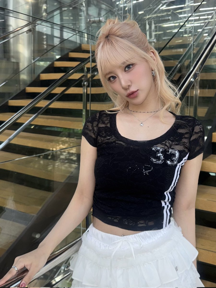 PRIMROSE_AO's tweet photo. 더쇼에서두 씨네마🖤
#PRIMEROSE #프림로즈
#HAYUN #하윤 https://t.co/ZmOYWChhC9