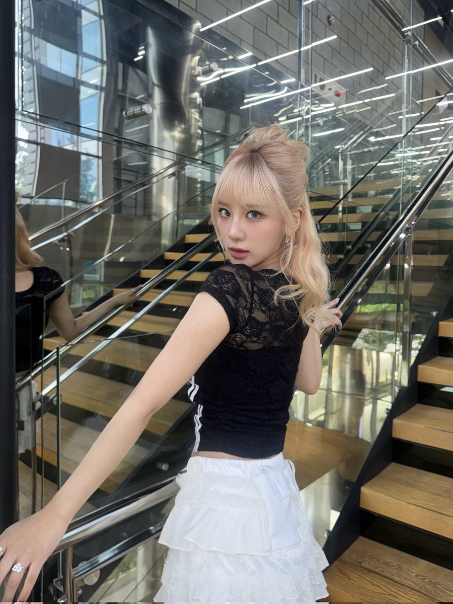 PRIMROSE_AO's tweet photo. 더쇼에서두 씨네마🖤
#PRIMEROSE #프림로즈
#HAYUN #하윤 https://t.co/ZmOYWChhC9