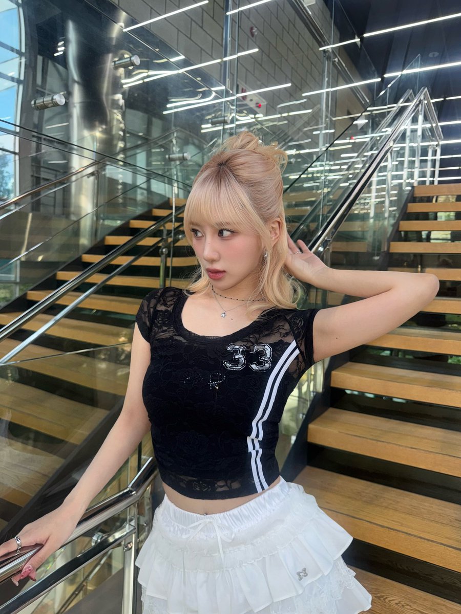 PRIMROSE_AO's tweet photo. 더쇼에서두 씨네마🖤
#PRIMEROSE #프림로즈
#HAYUN #하윤 https://t.co/ZmOYWChhC9