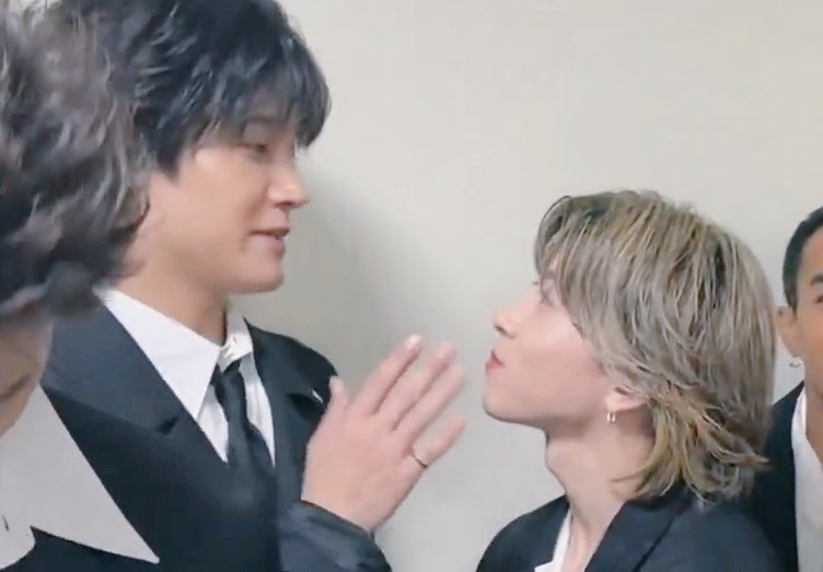 terada_As's tweet photo. このさのすえ可愛すぎる🤦‍♀️💘
このさのすえ見てて思い出したのが誠也くんが「佐野の方が喋っててしんどいもん。首が」って言ったこと。そりゃそんな近くで見上げたら首しんどいはずですよ末澤さん。 https://t.co/hTyOZKVqOk