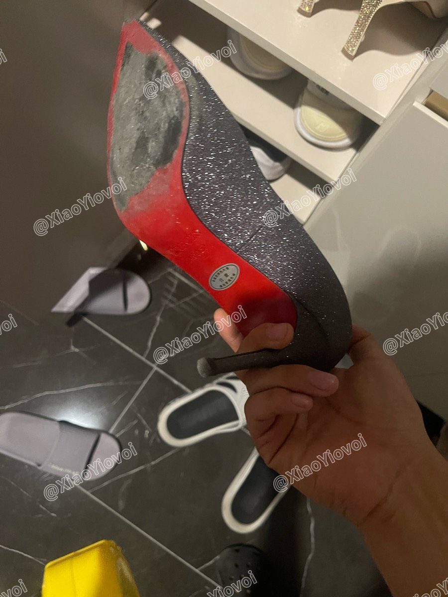 【小奕原创】扫楼极品骚母狗高跟鞋 射满浓精嘻嘻 #扫楼 #打胶 #射鞋 #高跟鞋打胶