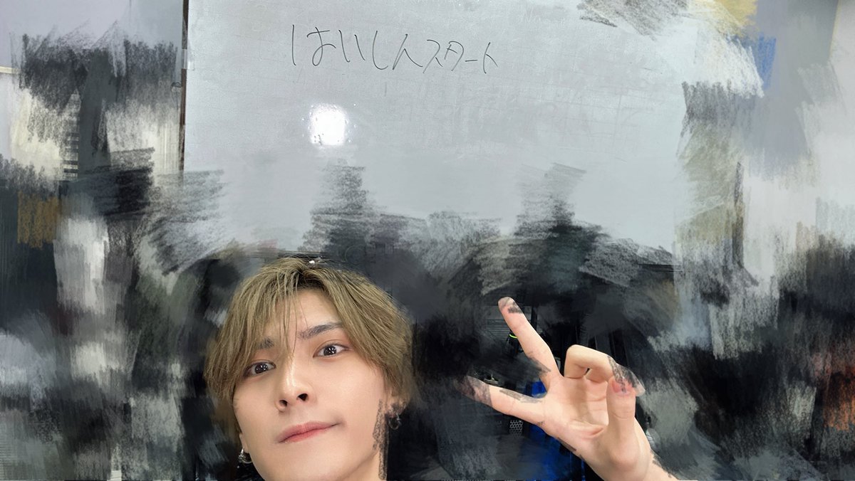 FC配信ありがとうございました。
今月も楽しかったよー！✌️

後自分の字汚すぎてびっくりしてます。

襟足は切ってません結んでるだけです🫡