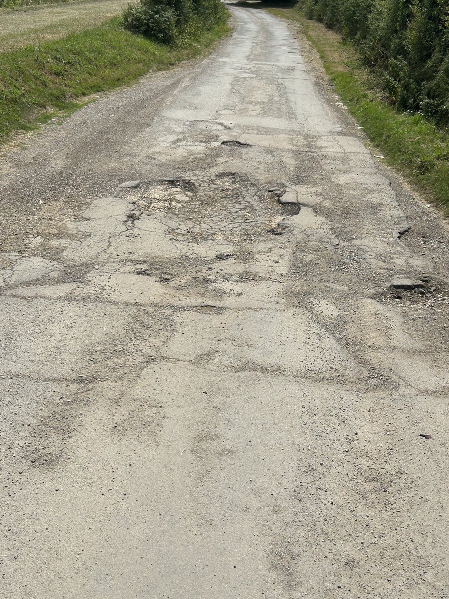 ⁦<a href="/Essex_CC/">Essex County Council</a>⁩ ⁦<a href="/essexhighways/">Essex Highways</a>⁩ ⁦<a href="/alexburghart/">Alex Burghart</a>⁩    Is this an acceptable hyway.  Reported multiple times 1.6 m wide max depth 25cm.  Please sort this out #essexbiggestpothole