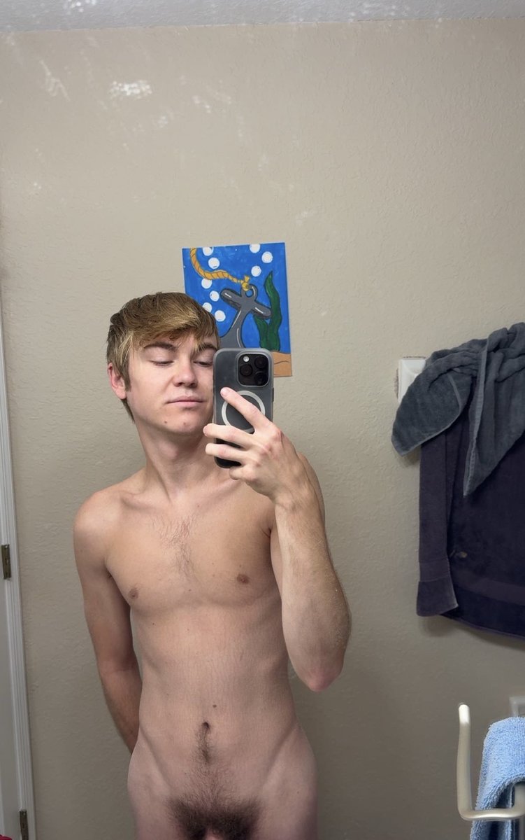 cbbaker4's tweet image. Do you prefer full bush or trimmed ? 🤪