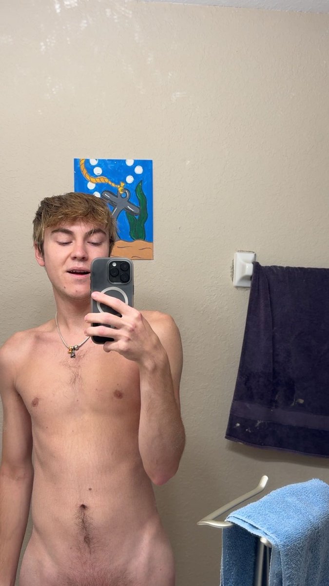 cbbaker4's tweet image. Do you prefer full bush or trimmed ? 🤪