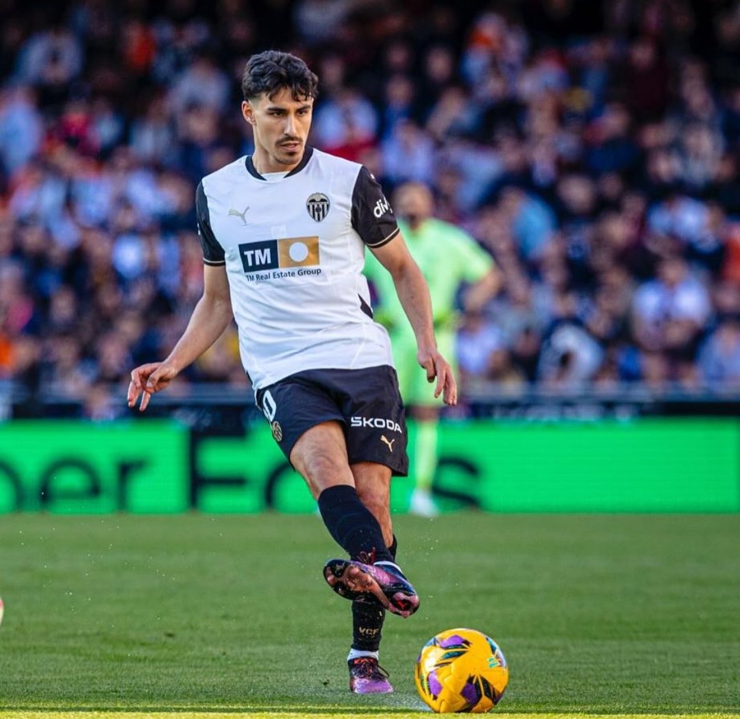 Tribuna Deportiva (@tribunavcf) on Twitter photo 💰 Almeida es uno de los jugadores por el que se escucharán las ofertas que lleguen
🇵🇹 El portugués tiene uno de los salarios más bajos y ya el año pasado estuvo cerca de salir
🦇 El club no se ha dirigido a él para mejorar su contrato y tiene muchas renovaciones prioritarias 💰 Almeida es uno de los jugadores por el que se escucharán las ofertas que lleguen
🇵🇹 El portugués tiene uno de los salarios más bajos y ya el año pasado estuvo cerca de salir
🦇 El club no se ha dirigido a él para mejorar su contrato y tiene muchas renovaciones prioritarias