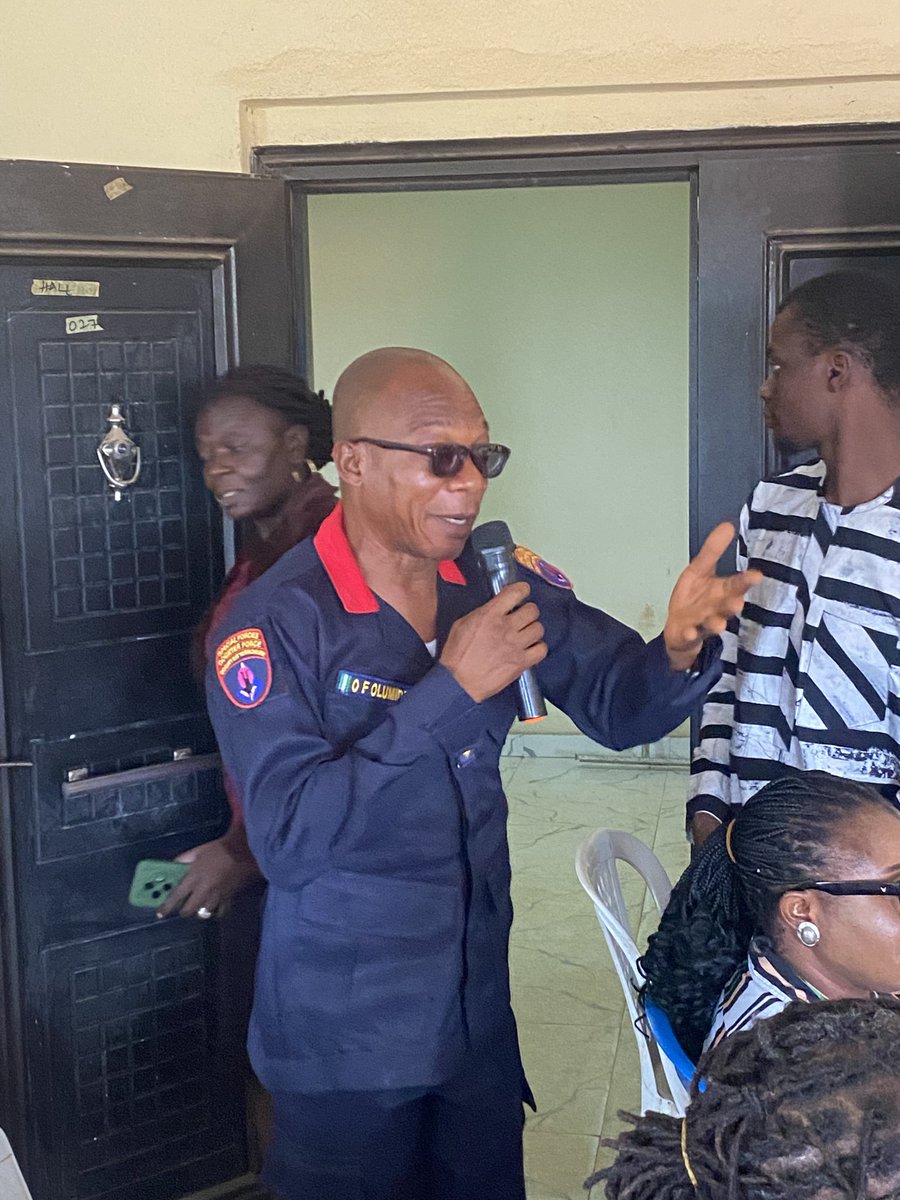 SabiProgrammers's tweet photo. Ongoing Cybersecurity awareness training of the officers of Nigeria Security and Civil Defence Corps  by @SabiProgrammers 

#cybersecurity #cybersecuritytraining https://t.co/qhYJwQc3LJ