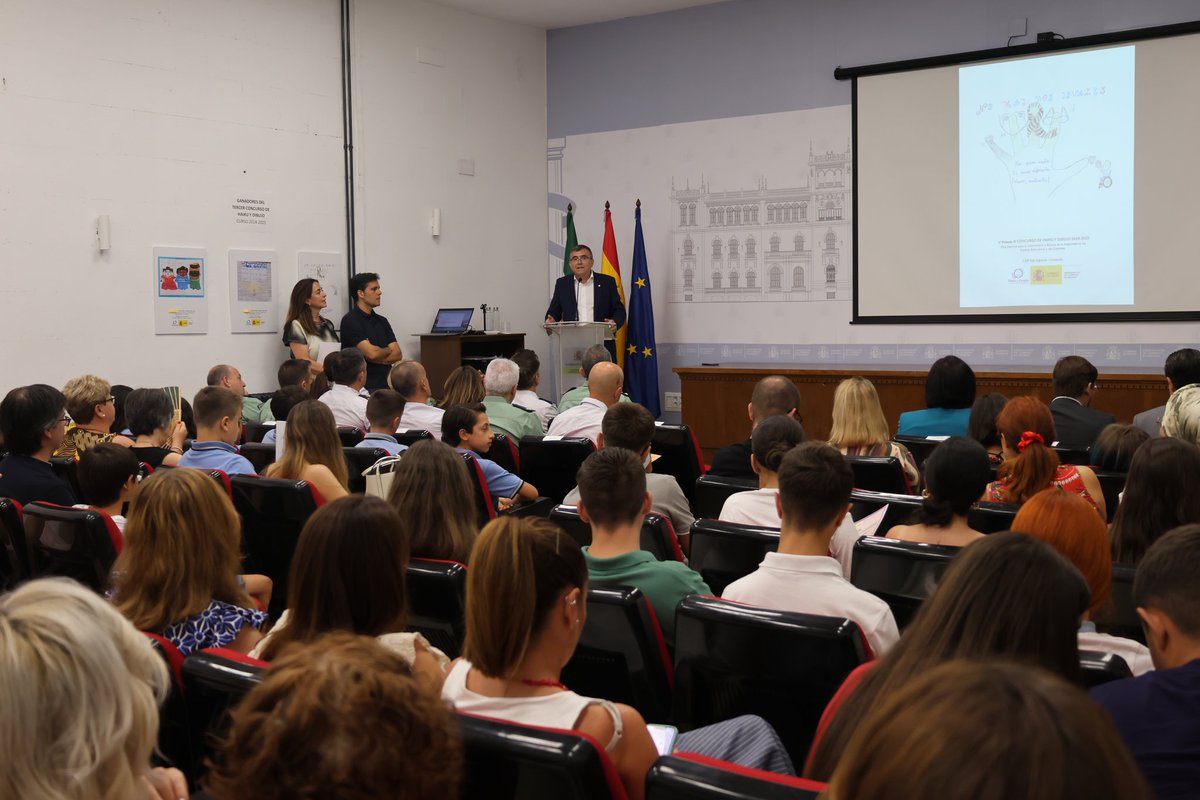 SubGobGRA's tweet photo. 🏅Hoy se ha celebrado la entrega de premios del #PlanDirector para la Convivencia y Mejora de la Seguridad en los Centros Educativos y sus Entornos del curso 24-25

🚨 El Plan, impulsado por el @interiorgob, ha desplegado en la provincia más de 2.500 actividades

Premiados👏🏼🧵👇🏾 https://t.co/flCYslAJqT