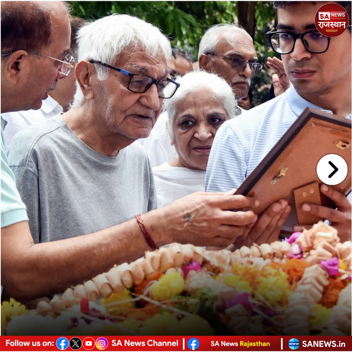 SANewsRajasthan's tweet image. News:- अहमदाबाद में दुर्घटना का शिकार हुए एअर इंडिया के विमान के पायलट कैप्टन सुमीत सभरवाल का मुंबई में अंतिम संस्कार किया गया। बड़ी संख्या में लोग उनके अंतिम दर्शन करने पहुंचे। अहमदाबाद सिविल अस्पताल प्रबंधन के मुताबिक, अब तक 135 शवों के DNA मिल चुके हैं।
#ahemdabad #planecrash