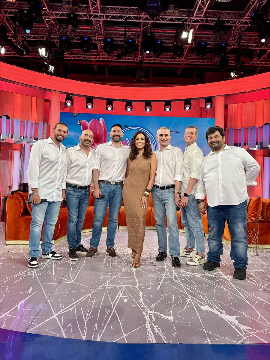 Oggi si canta con loro… I <a href="/NeriPerCasoOff/">NeriPerCasoOfficial</a>! 🎤 #LVB