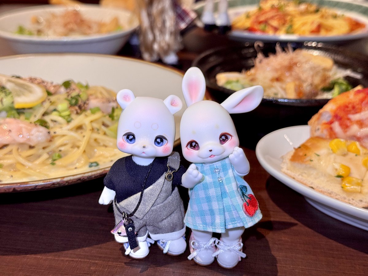ざっぎょ (@zaxtugyo) on Twitter photo AKガーデンの後は
友達と鎌倉パスタで食事🍝🥐
ぷっくんに初めてカッコいい服を
お迎えしたら男前に変身してくれた!
りったんにはお迎えして
夏が来るのを待ってた可愛い
ワンピースを着てもらいました!🍒
初めてのお靴どうかな?✨
#kumukuku
🐻❄️👗<a href="/noxxxcraft/">NOX▶︎次回7月idoll</a>
🐰👗#もんもんい
👀#エデンアイ AKガーデンの後は
友達と鎌倉パスタで食事🍝🥐
ぷっくんに初めてカッコいい服を
お迎えしたら男前に変身してくれた!
りったんにはお迎えして
夏が来るのを待ってた可愛い
ワンピースを着てもらいました!🍒
初めてのお靴どうかな?✨
#kumukuku
🐻❄️👗<a href="/noxxxcraft/">NOX▶︎次回7月idoll</a>
🐰👗#もんもんい
👀#エデンアイ
