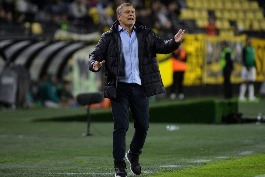 “Como me dieron confirmado que llegaba Muslera yo tomé la decisión de hablar con los arqueros y plantearles la posibilidad de una salida porque no íbamos a quedarnos con 3 arqueros “ Diego Aguirre en <a href="/Sport890/">Sport 890</a>