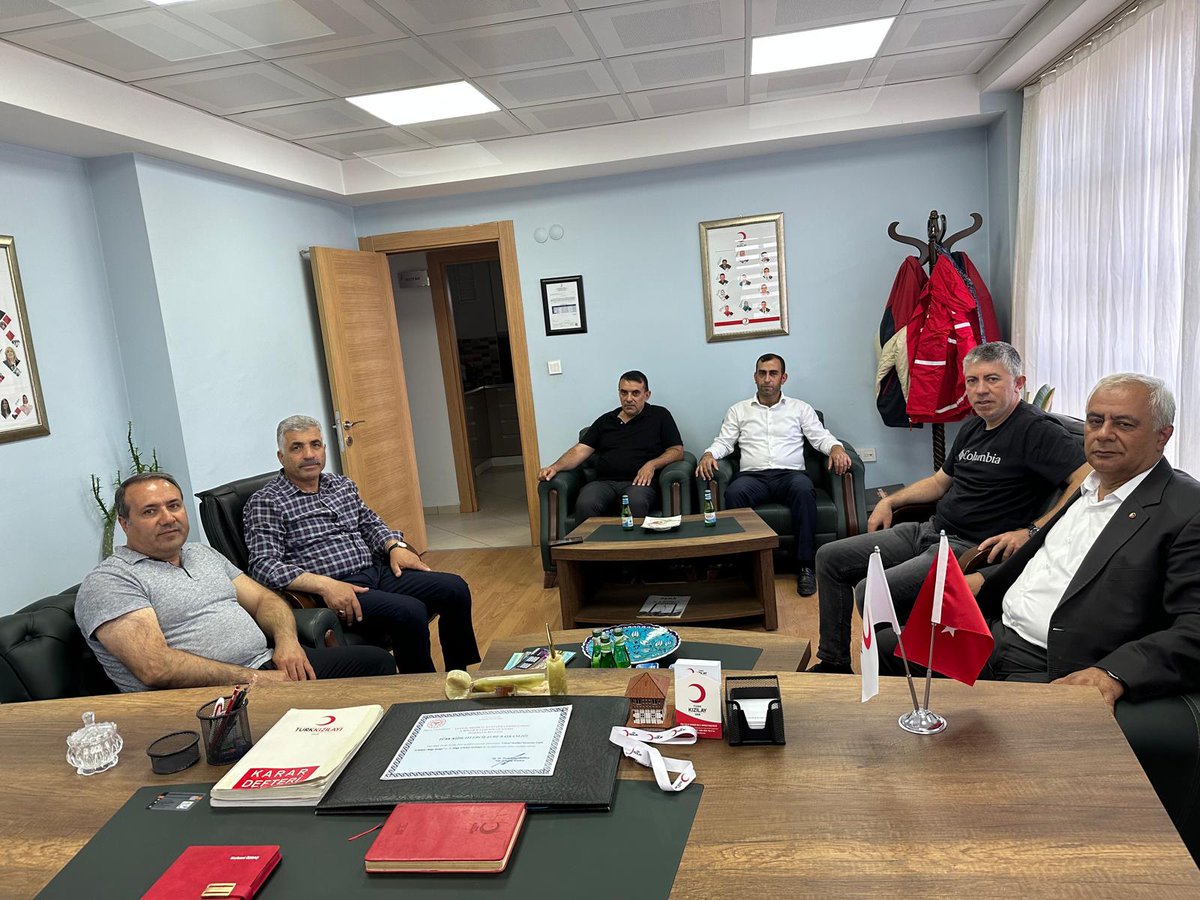 Kızılay Haftası Dolayısıyla Erciş Kızılay Şube Başkanı Sn. Kurbani ÖZDAŞI 'ı Ziyaretimiz.<a href="/Muratizgi65/">Murat İZGİ</a>