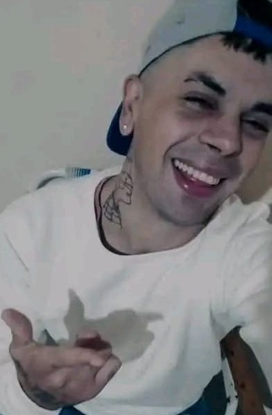vprandina's tweet photo. En Reconquista buscan a Juan G. Martinez, 28 años; domiciliado en Mz A casa 33 B° Nueva Fe; cel no posee; es de contextura delgada, alto, tez blanca, ojos color negro, cabello corto color negro, tatuajes en diversas partes de su cuerpo. Podría estar deambulando por la vía pública https://t.co/DWrNliIyb5