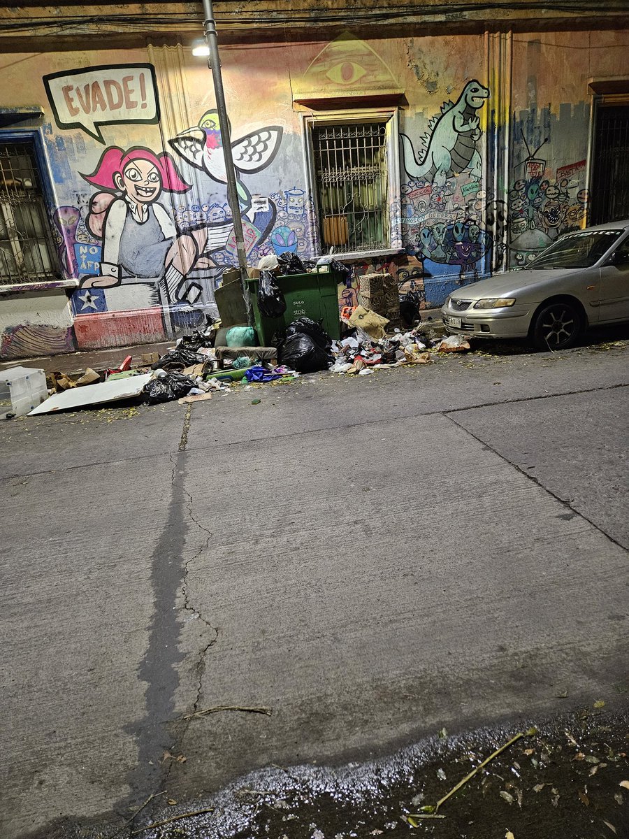crmeco's tweet photo. Indignante situación de completa insalubridad!

Calle Esperanza con #microbasurales en cada esquina!

Acaso @desbordes, alcalde de @Muni_Stgo está de vacaciones?

@Orrego @Gob_Santiago @ministeriosalud https://t.co/pou3t96AuD
