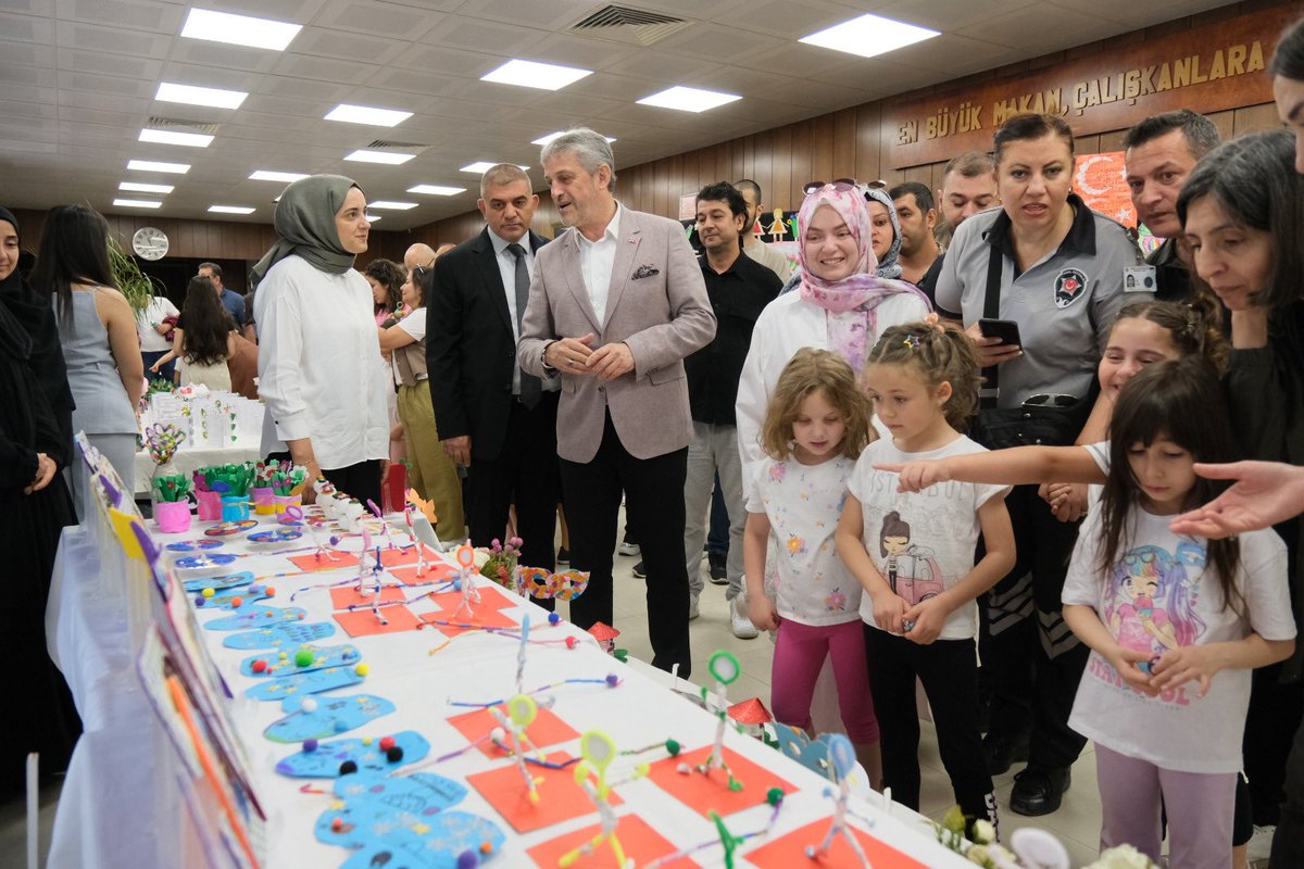 Des_Hizmetleri's tweet photo. Destek Hizmetleri Dairesi Başkanlığı uhdesinde, Kreş ve Gündüz Bakım evi öğrencileri, karne öncesi yıl boyu ürettikleri güzellikleri sergilediler..
Ebeveynleri de bu güzelliğe tanıklık etti…
@TCTarim #dhdb https://t.co/I9JszQfUJg