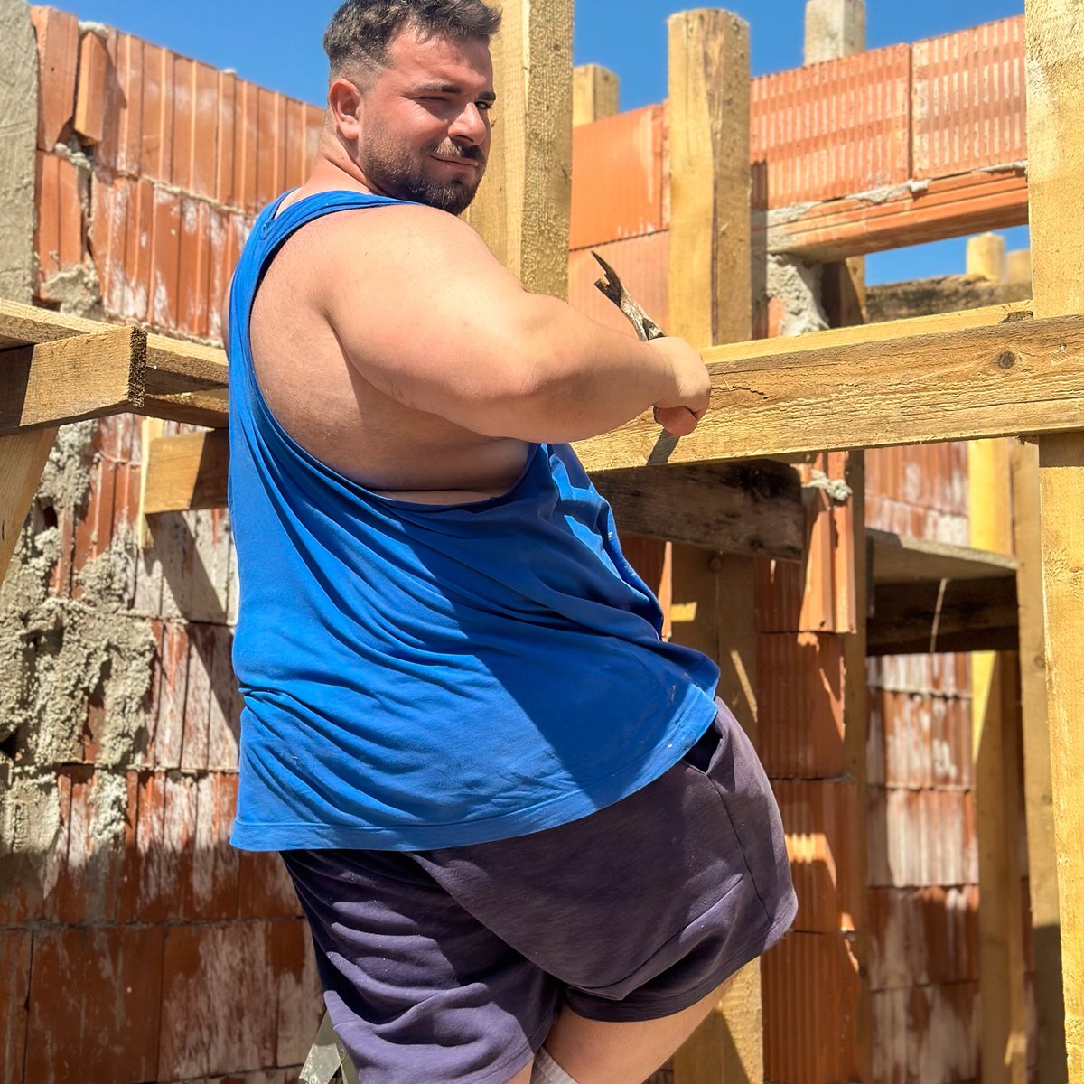 How big? Me :