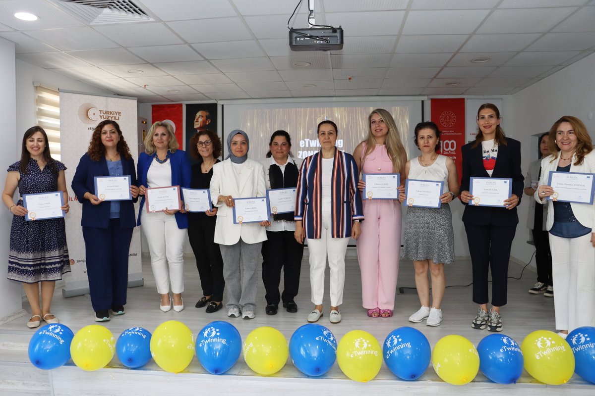 ✨2022-2023 Yılı E-Twinning Kalite Etiketleri, İl Millî Eğitim Müdürlüğümüz konferans salonunda düzenlenen törenle sahiplerine ulaştırıldı.

Törene; Sayın Valimizin Kıymetli Eşi Güney Hacıbektaşoğlu Hanımefendi, İl Millî Eğitim Müdürümüz Sayın Osman Bozkan, Müdür Yardımcımız