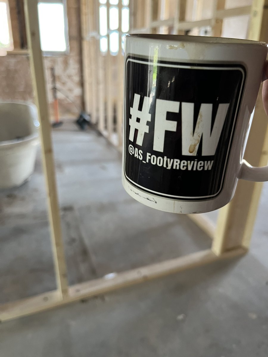 BigRonAvery's tweet photo. Day 1 of a new adventure and look what shows up 😂😂 @AS_FootyReview https://t.co/pN8PhYUuEh